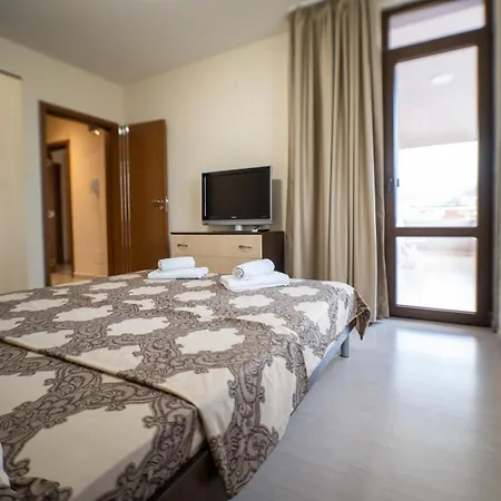 ава ساندانسكي