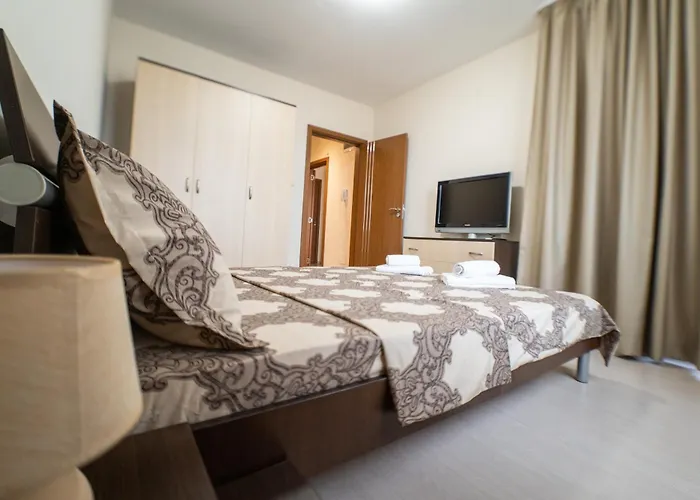 ава * Сандански