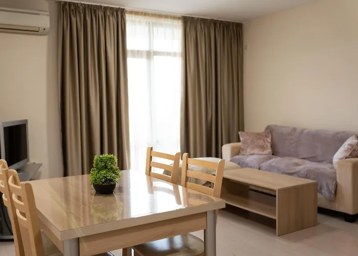 ава * Сандански