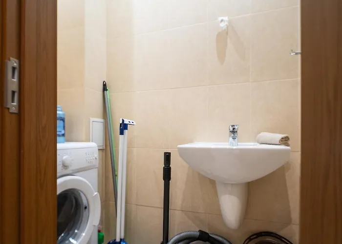 ава * Сандански