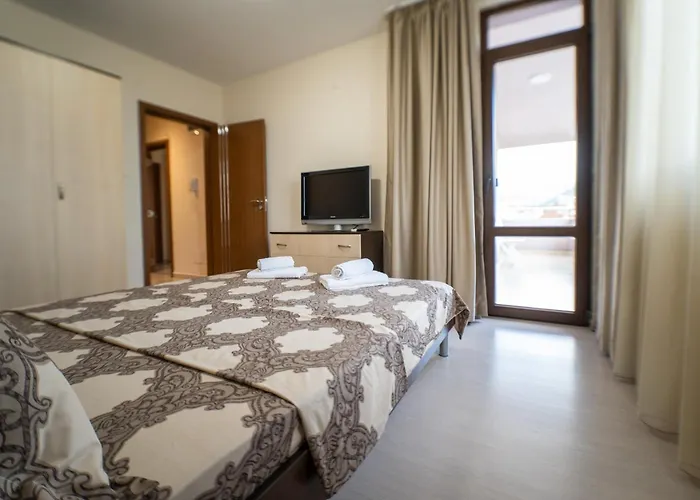 ава Сандански