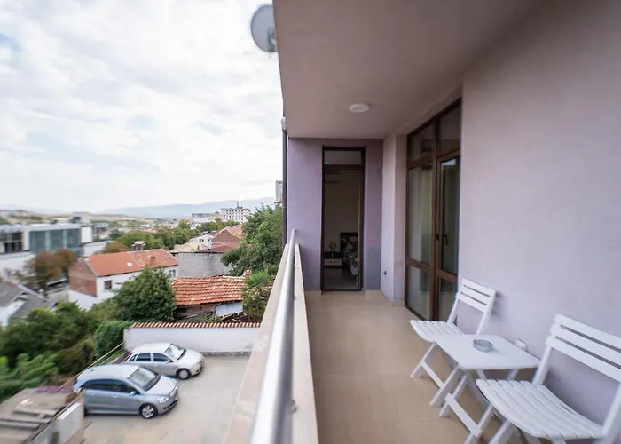 ава * Сандански