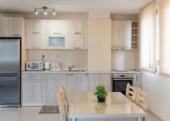 ава * Сандански